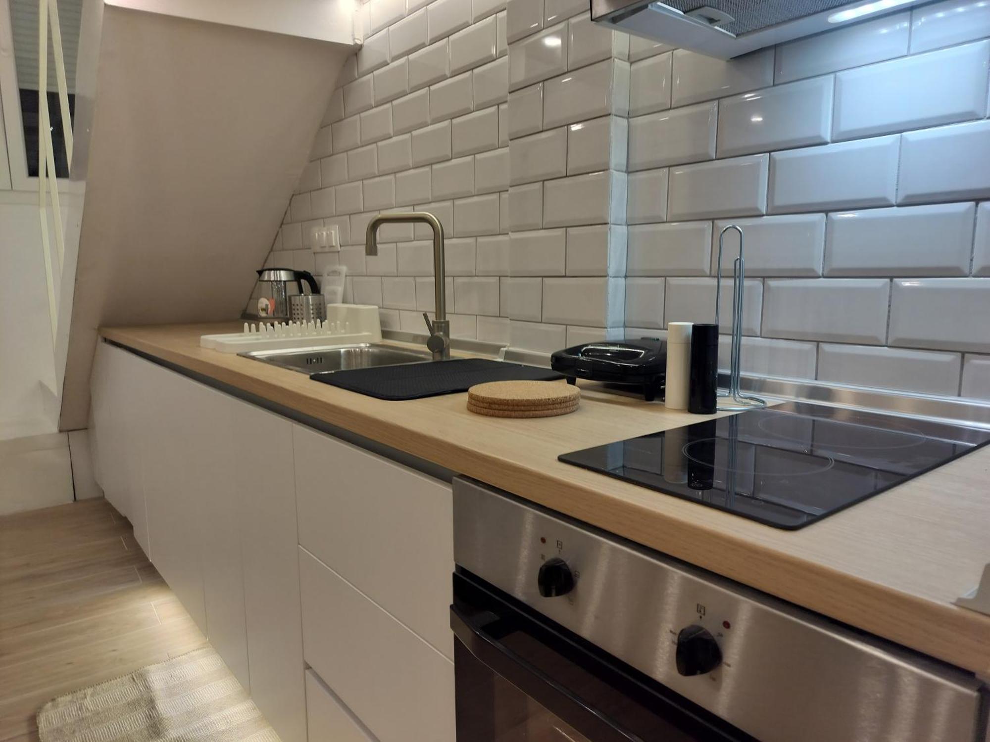The White Loft - Explore Center By Foot Daire Selanik